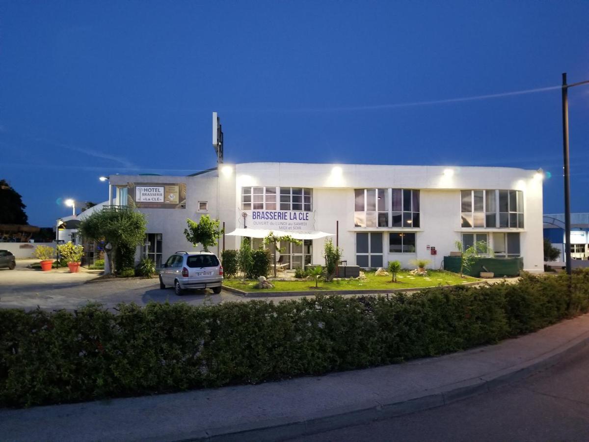 Hotel La Cle Saint-André-de-Sangonis Buitenkant foto